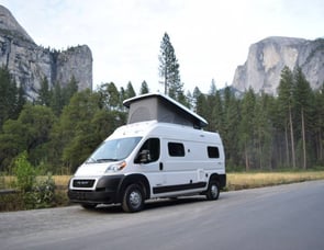 Winnebago Solis 59P