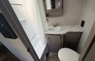 Spacious Clean 23' Outback Trailer w/slideout Bed