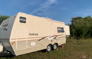 Updated Keystone Outback wBunks:Kid & Pet friendly