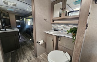 21 Outback Ultra Lite-Half ton / Pet Friendly