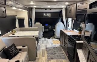 Glamping Getaway – FR3 34DS