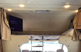 2018 Chateau 31E Bunkhouse 5 TV's