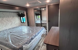 5th Wheel Montana High Country - Two Full Bath