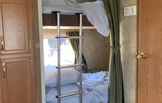 Free as a Bird Camper Sleeps 8 '06 Jayco Jayflight
