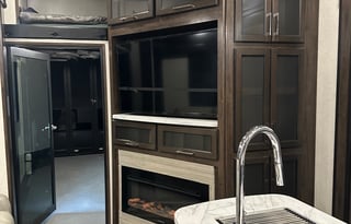 2022 Dutchmen Voltage 3911