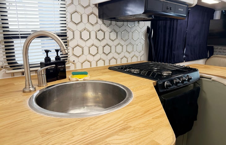 Las Vegas Motorhome Kitchen Dining – Family RV – Camping Road Trip Festival