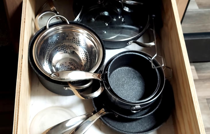 pots, pans, mixing bowls, colander, ovenmit provided
