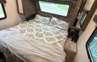2023 Keystone RV Cougar Half-Ton 27BHS