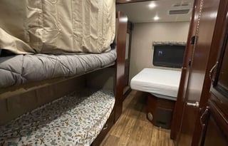 2017 Fleetwood RV Jamboree 30D