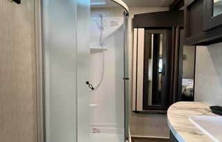 Delivery Only - Huge space 5th wheel