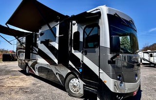 Luxury Personified: The Holiday Rambler