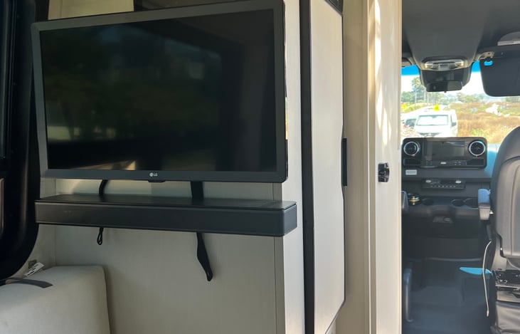 LG TV and streaming entertainment system with BOSE sound var