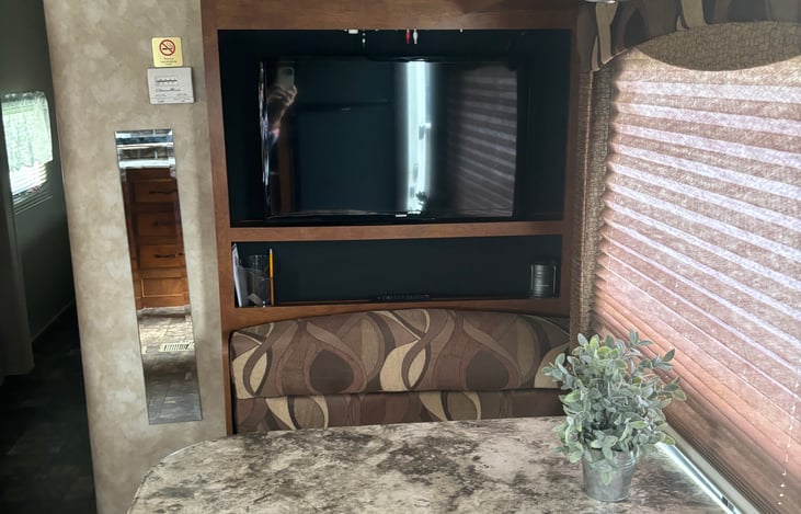 Smart TV, DVD player, radio