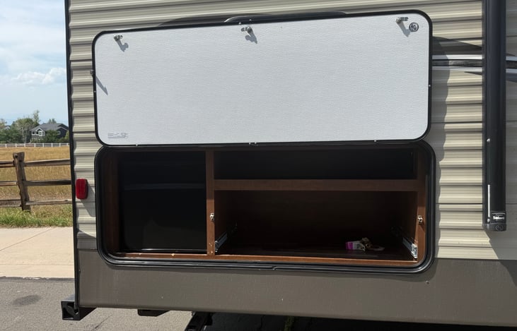 Outdoor Kitchen - small refrigerator