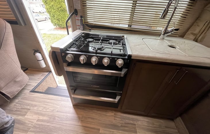 Gas stove and oven