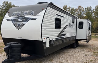 2023 Palomino Puma 32MBDS | Kid-Friendly Private Bunkhouse Retreat