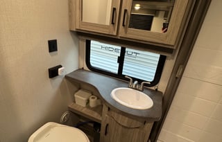 Delivery Only** Room for the entire family!!