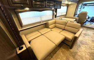 2017 Thor Motor Coach Windsport 35M