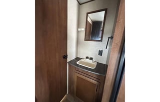 "Sweet Escape" Spacious 10-Person RV