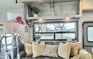 2023 Quantum LF31 Bunkhouse, Dual AC's+Solar (CA)