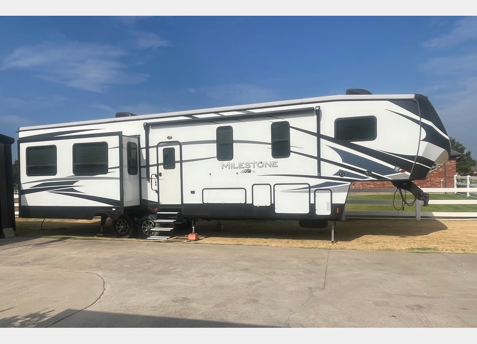 Fifth Wheel rentals in Aubrey