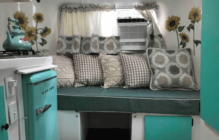 couch/single bed(24" wide)