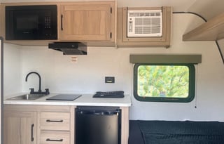 Small Family Camper! Kid friendly/pet friendly
