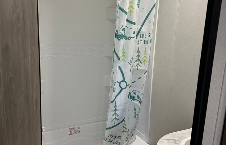 Bathroom

Offers a shower, toilet, and sink.