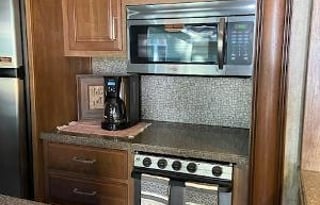 Kay-9 2016 Keystone RV Montana 3710 FL