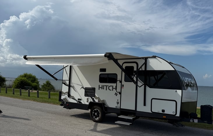 our perfect basecamp. Compact enough for easy maneuvering and parking, yet fully equipped for premium comfort wherever you roam.