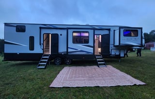The Glamper Camper - Pet Friendly & Delivery Avail