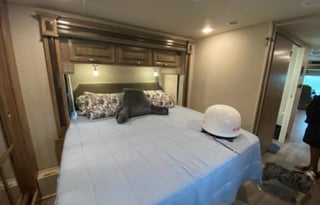 2019 36HPrestige Washer Dryer -Theater Seating!