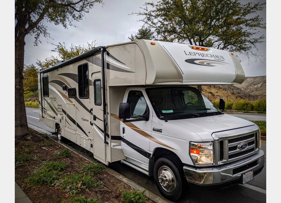 Class C Motor Home rentals in Simi Valley