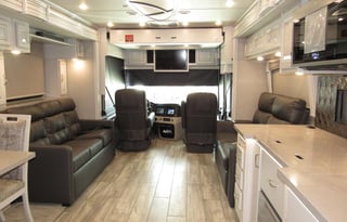 Experience Ultimate Luxury 2025 Discovery LXE!