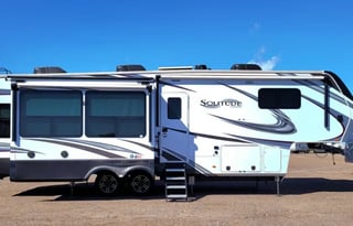 2022 Grand Design Solitude: High-End Comfort