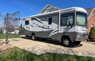 Winnebago Vista - Fully Stocked and clean!