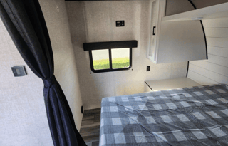 TWO HEARTS, ONE CAMPER: MOUNTAIN VIEWS