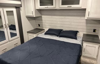 Amazing RV -2 Bedrooms, 1.5 Baths, Fully Equipped!