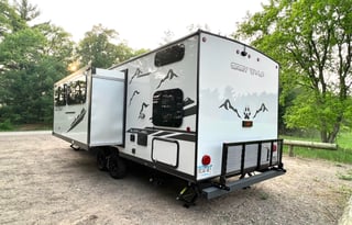 2022 GREY WOLF - PERFECT FAMILY CAMPER, SLEEPS 8