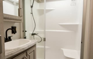 2022 Glamping Keystone Avalanche 5th wheel