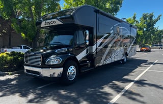 Maximus 2021 - Jayco Seneca 37L Super C w/ Solar