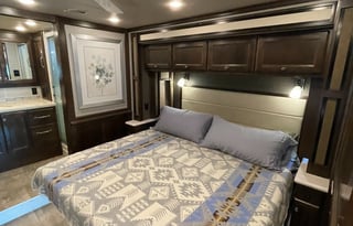 RV Sleeps 8 with 2 Bunks - Unlimted Generator Use