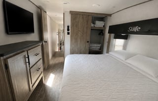 Luxury RV | Sleeps 10 | Bunkhouse & King Suite