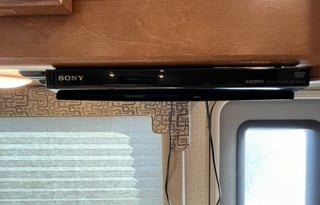 Explore in Style: 2018 Minnie Winnie 31G - Sleep9!