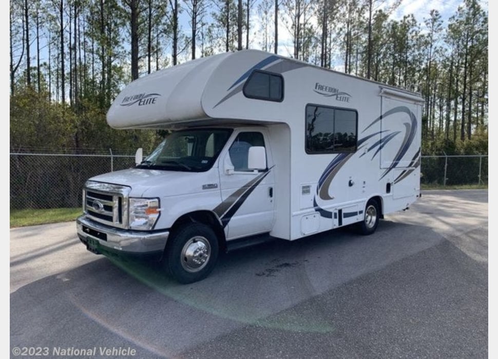 Class C Motor Home rentals in Buttonwillow