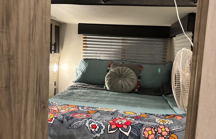 QUEEN SIZE BUNK BEDS (LOWER)