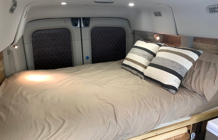 Full size bed.all bedding available