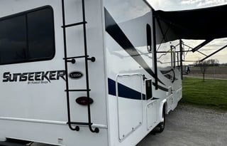 Perfect for Your Big Family - Unlimited Miles