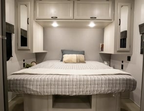 Forest River RV Aurora 27DBH