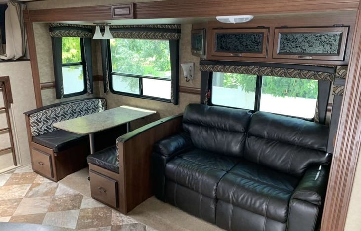 Pull out sofa and dinette both sleep 2 people each